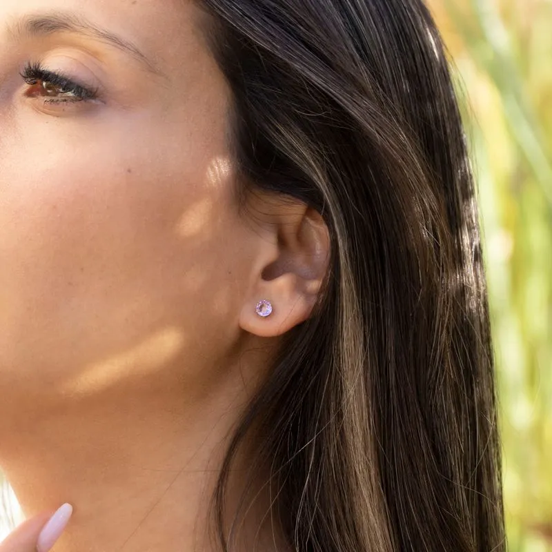 14 -Carat Gold Earrings In a 5mm Amtific Stone Inlay