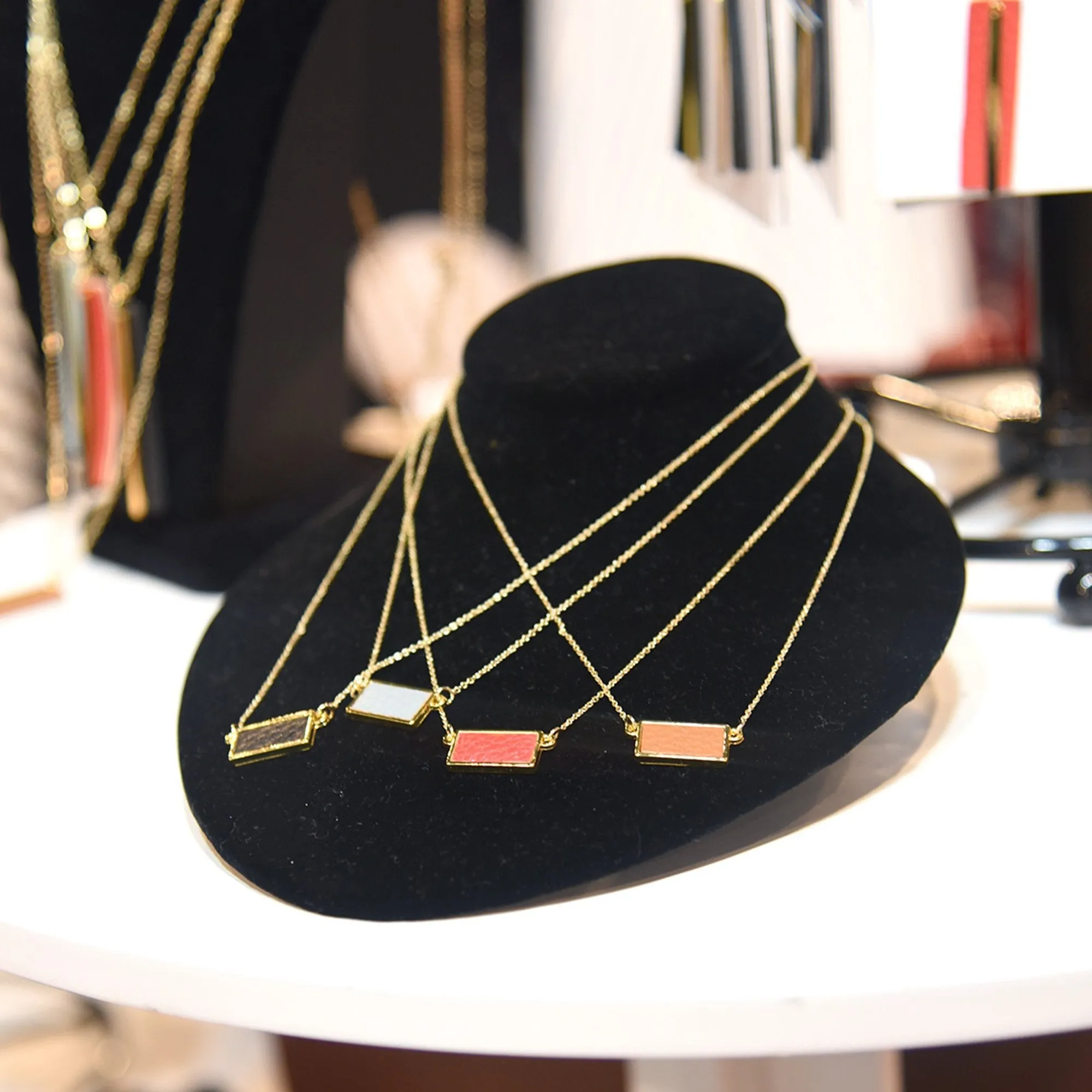 Pebble Grain Rectangle Necklace