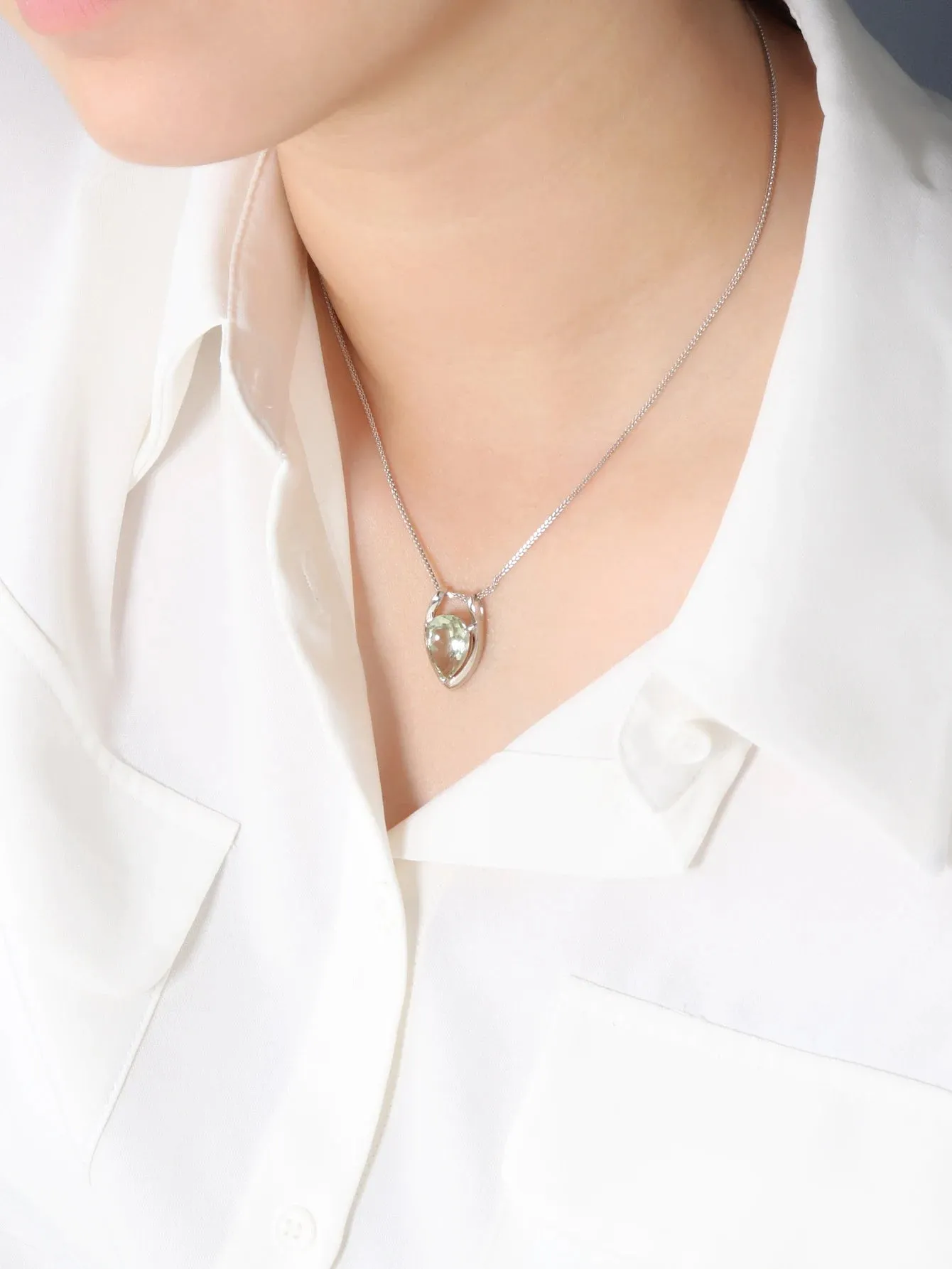 V shape pendant silver with natural green amethyst